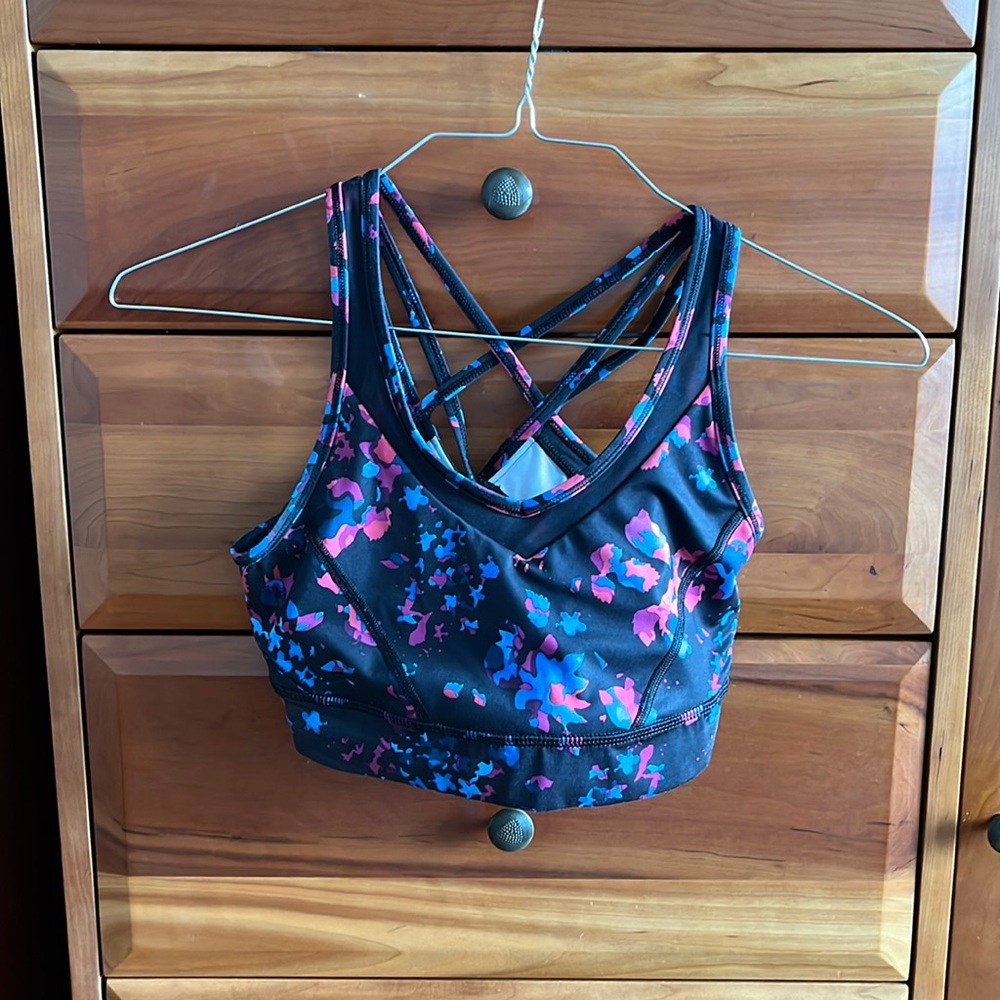 Strap it like it’s hot, Lululemon athletica Cross Back Sports Bra size 6
